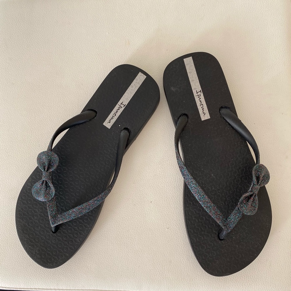Ipanema Black Sparkle Bow Sandal Size 7